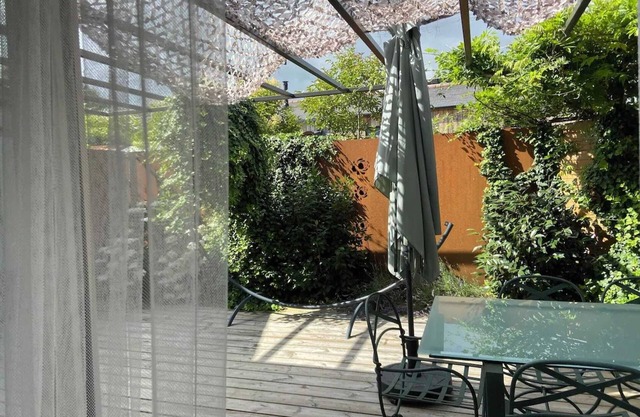 L'Enclume, the forger's lodges