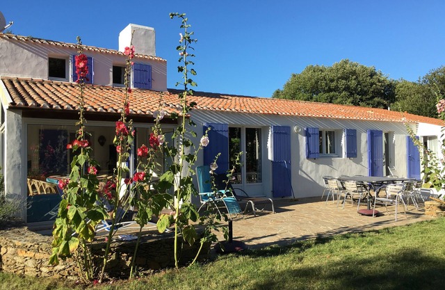 L'Ile D'Yeu Beautiful villa with large garden of 6000m2, 3 star rating, wifi
