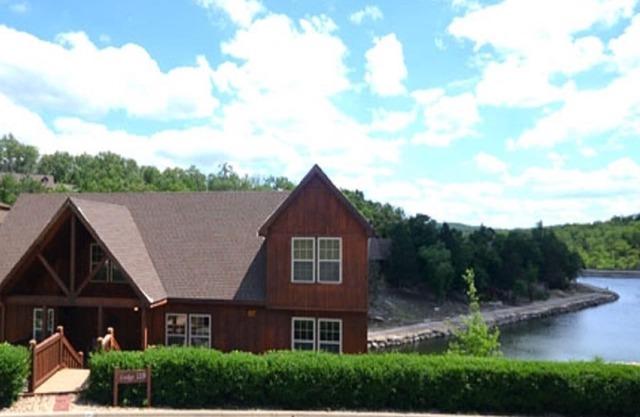 L119, 4 Br Lakefront Cabin, Sept. Savings Stay 3+ Nts Save 15% SEE DESC BELOW