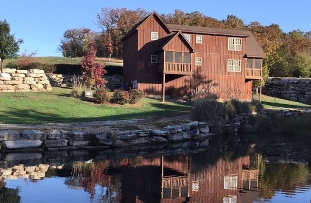 L119-C, 4 Br Lakefront Cabin, September Nights – 15% Off 3+ Nts SEE DESC.BELOW