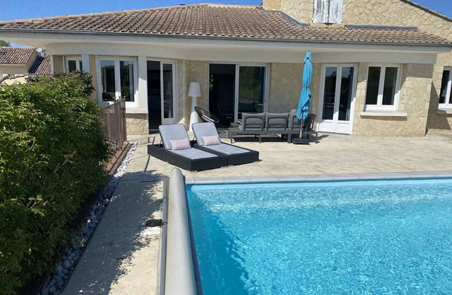 "La Belle Vie" fully renovated detached house with swimming pool