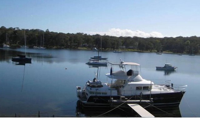 La Bella Vista - Stunning absolute waterfront with private jetty