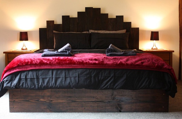 La Boheme Villa Daylesford - Forest Views - Handcrafted Mudbrick - Spa - Luxury
