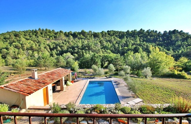 La Caracole :Provencal villa with heated pool, tennis court, nature at your doorstep