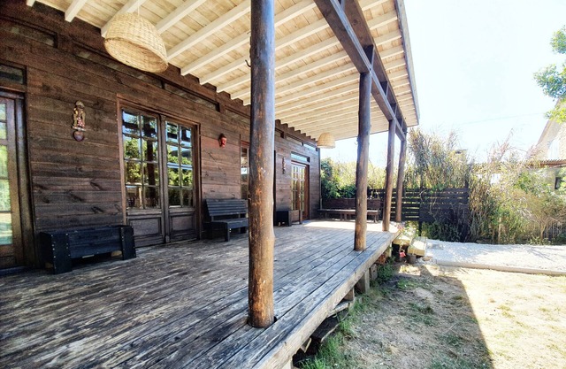 La Casa, Cabañas La Familia.