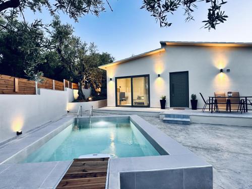 La casa di Bei-peaceful and secluded retreat with private pool- By Villa Mana Gers