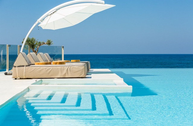La Casa di Mare, Luxury Beach Front Villa with Private Pool, Whirlpools & Sauna