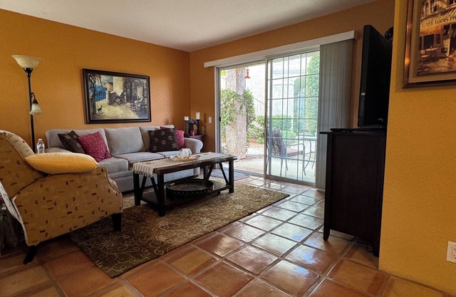 La Casita Du Relax - Cozy and Private Lower Level Unit at Mesquite Country Club