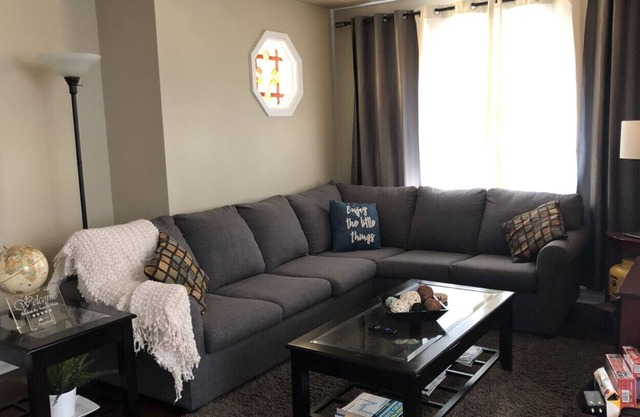 La Casita: Private, Modern, Open Concept, Clean, Newly Renovated All on 1 Floor