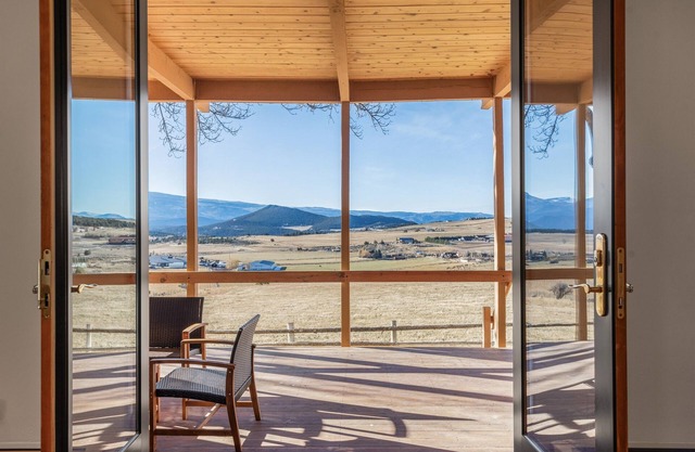 La Casita | Sleeps 6, Mtn Views, 2 Fireplaces!