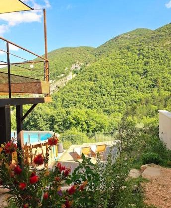 La Castellane, vue imprenable sur le Luberon