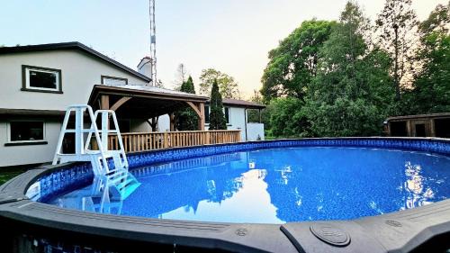 La Datcha 20 Acres Private Spa, with Pool, Jacuzzi & Wood Burning Sauna