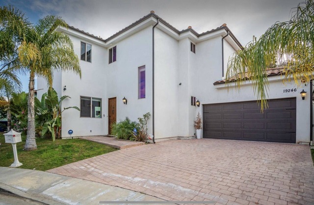 LA Dream Gem! Beautiful home with Spa and EV charger for Tesla