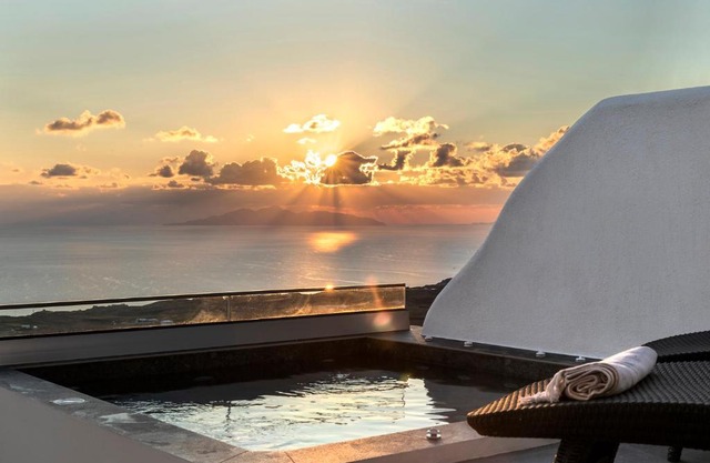 La Estrella 4 Suites with Sea View & 4 Prive Hot Tub