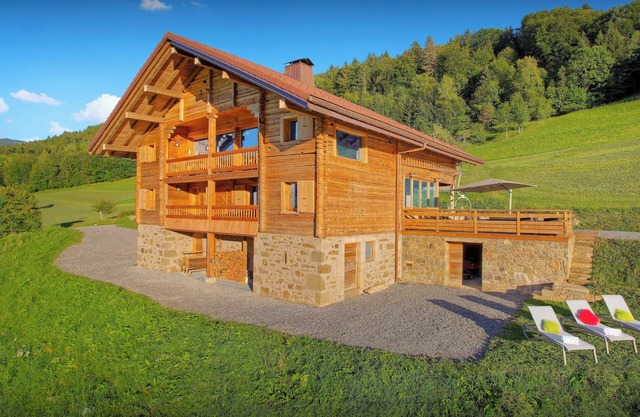 La Ferme du Gran Shan - luxury farmhouse for 15, indoor spa - OVO Network