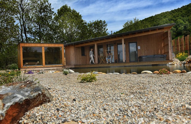 La Feuille Deluxe Log Cabin
