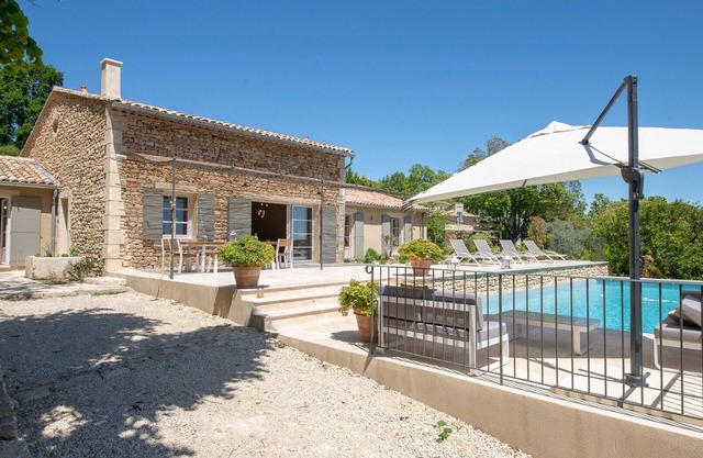 La Fontaine Basse – village rental house for 8 in Viens