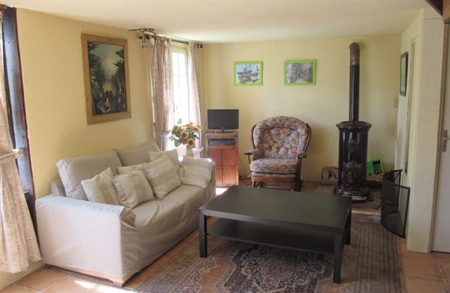 La Forge 2 bedrooms sleeps up to 6 with pool sauna 2 minutes from the sea
