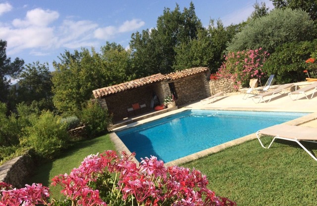 La Gardiole - Gite with pool in Bonnieux