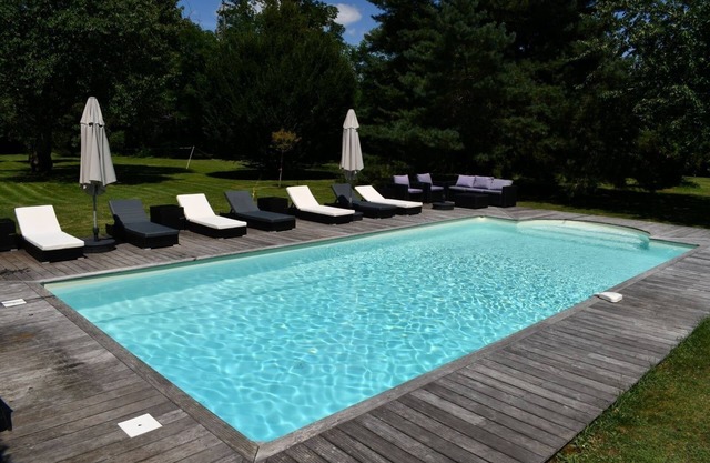 La Gardonnette, Superb Riverside Cottage, Great Value with Pool & Gardens