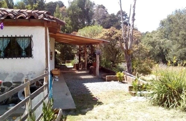 La guaca mud house cabin with chimney, close to Parque Arvi