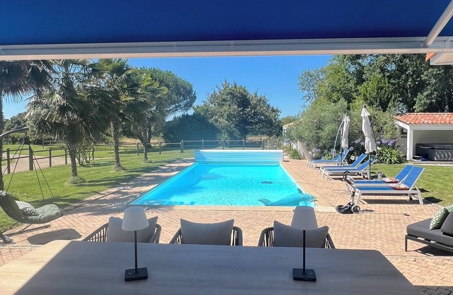 La maison de Gaia-spa-swimming pool-quiet between sea and marshes, charm-comfort