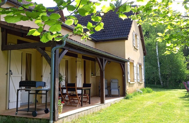 La maison de la Vallée *, 4 p, terrace, enclosed garden, 5kms from Sarlat