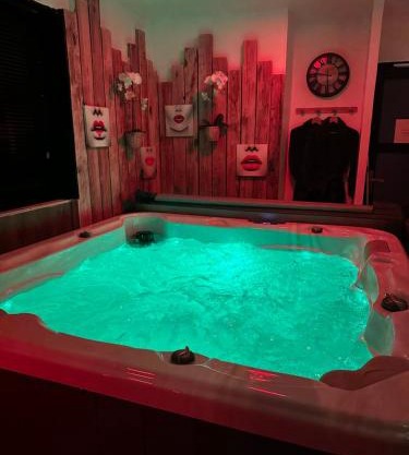 La Maison des Plaisirs Love room
