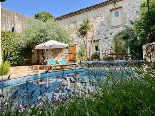 La Maison Des Autres, piscine chauffée, chambres d'hôtes proches Uzès, Nîmes, Pont du Gard, Table d'hôtes d'octobre à fin avril et sur réservation à l'avance uniquement