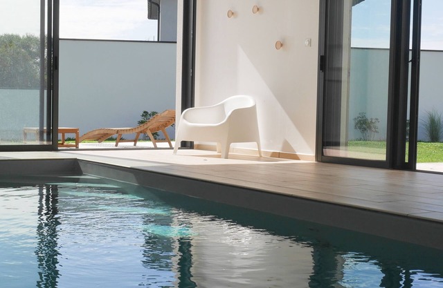 La Maison Toul Ar Ran, indoor pool 29°C, 5-minute walk from the beach.