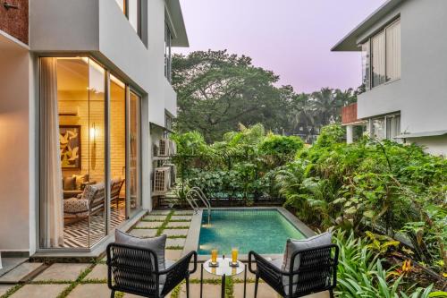 La Masillia, 2 BHK with Private Pool, 15 mins from Morjim Beach, Wifi, Peaceful location, Kitchen, Security, Patio