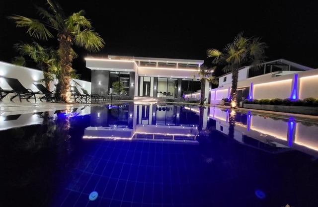 La Mirage Villa