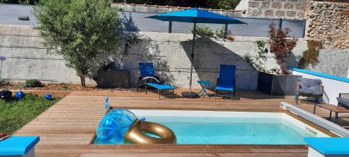 La Moustache Bleue