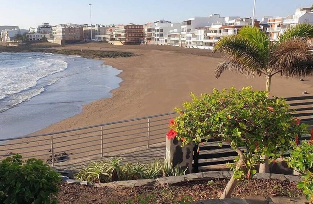 La Niña 10 Salinetas Beach - Telde