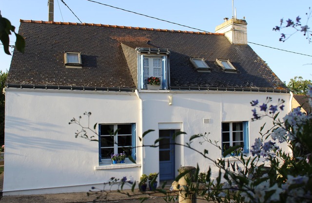 La P'tite House with Blue Shutters - Small Gîte du Center Bretagne