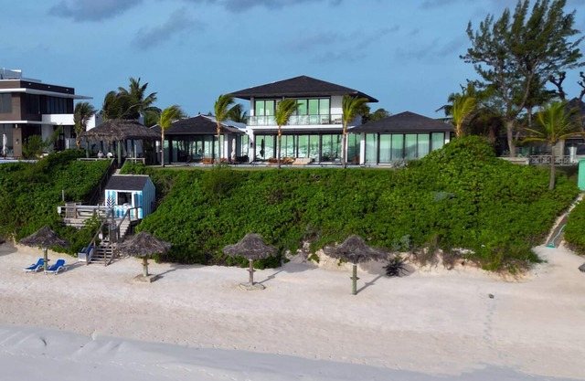 La Palmeraie Asian House: Oceanfront, Private Beach, Maid, Pool, Gym, Theater