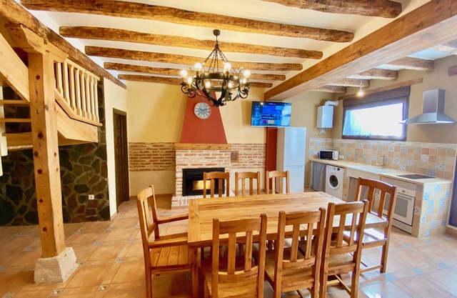La Parada de Jimena. House surrounded by bodegas-Rueda