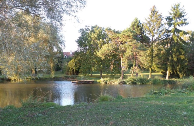 LA PETITE NOUE