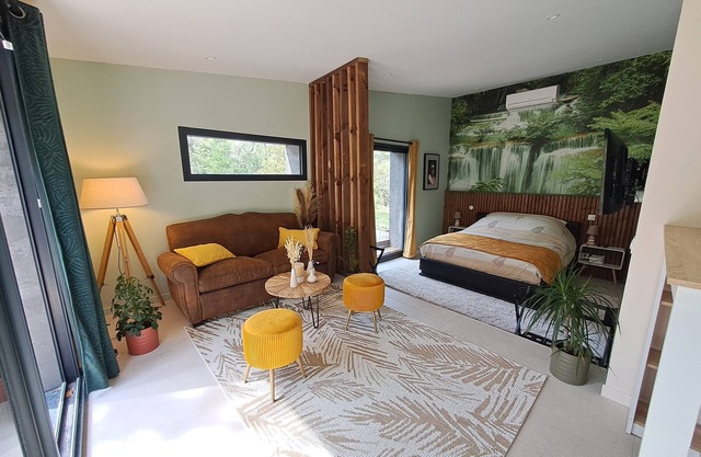 "La Pinède" - Aix-en-Provence lodge with jacuzzi