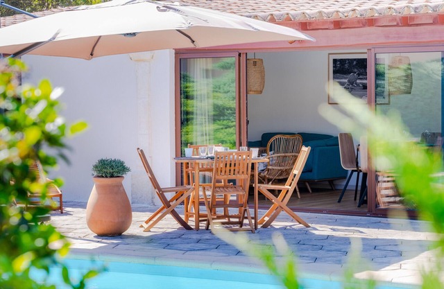 La Piscine, holiday home with heated pool