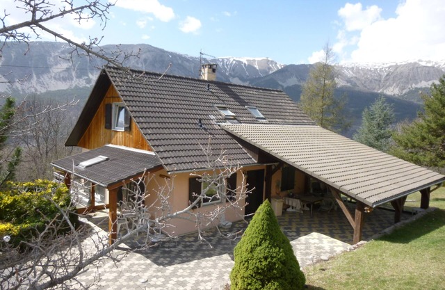 La Pommière 5* - superb views just 15 minutes drive from ski station