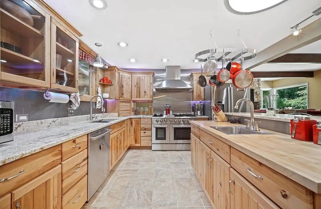 La Porte Waterfront Home 4 BR