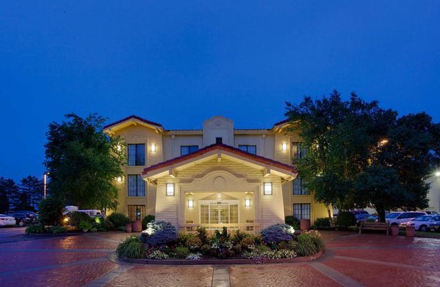 La Quinta Inn by Wyndham Pittsburgh Airport