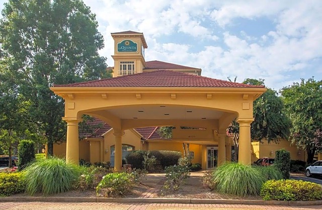 La Quinta Inn & Suites by Wyndham Charlotte Airport South