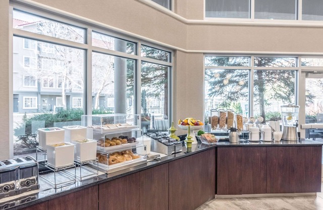 La Quinta Inn & Suites by Wyndham Denver Tech Center