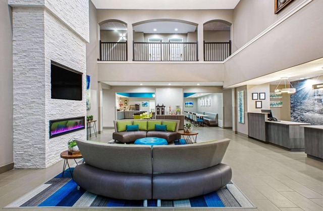 La Quinta Inn & Suites by Wyndham Sulphur Springs