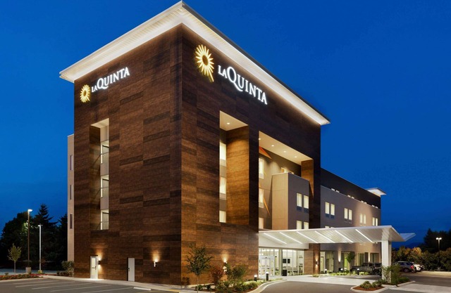 La Quinta Inn & Suites by Wyndham Burlington