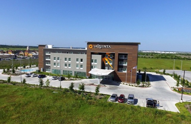 La Quinta Inn & Suites by Wyndham San Marcos Outlet Mall