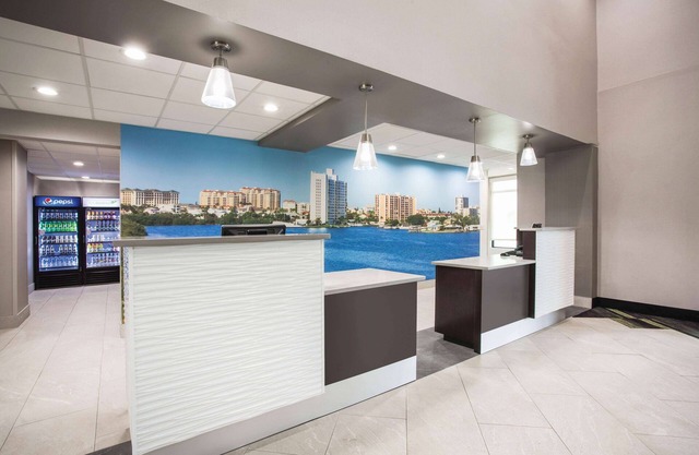 La Quinta Inn & Suites by Wyndham Clearwater South