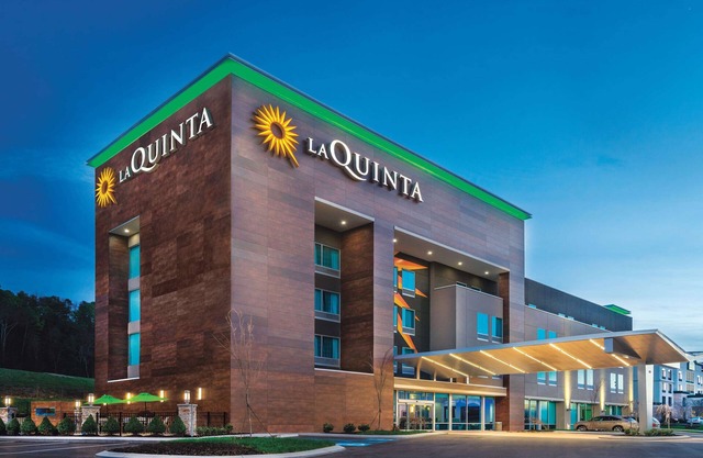 La Quinta Inn & Suites by Wyndham Cleveland TN